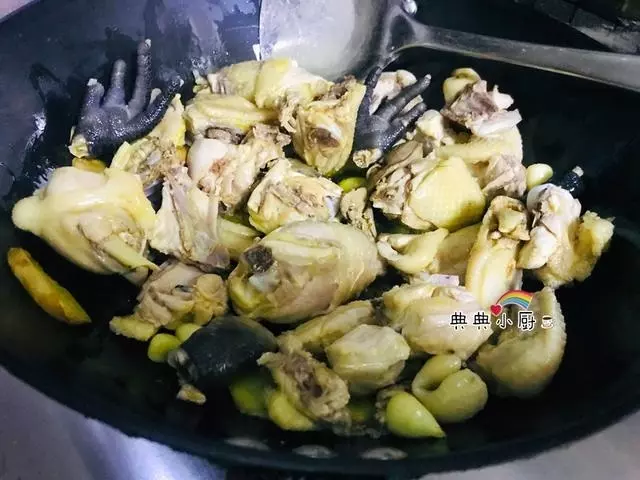 雞湯好喝,但是這做法雞肉不會柴,絕對是飯桌上最搶手的紅燒菜!