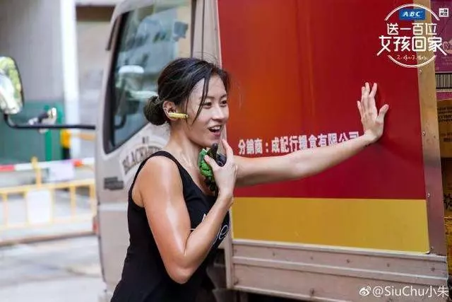 以雙手贏得別人尊重!「最美搬運工」19歲開始揮汗送貨 「月薪逾7萬」厭倦帶假面具工作