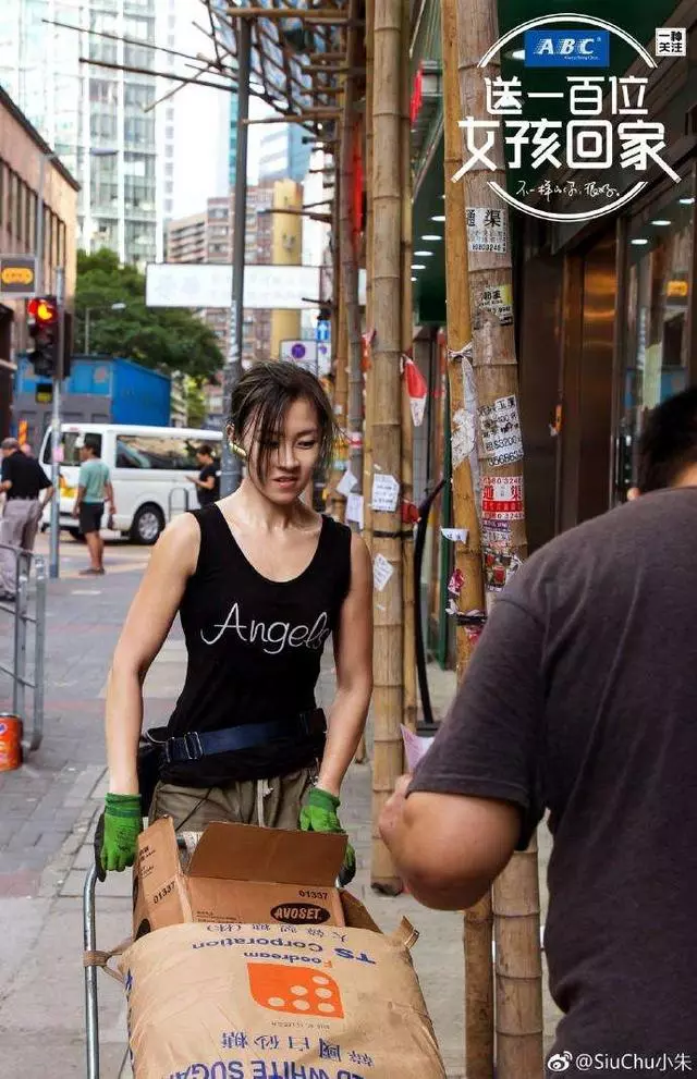 以雙手贏得別人尊重!「最美搬運工」19歲開始揮汗送貨 「月薪逾7萬」厭倦帶假面具工作