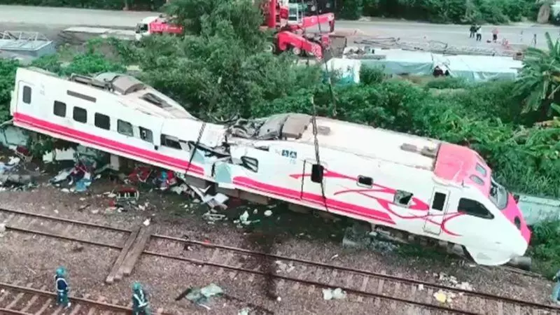 普悠瑪司機說話了！坦承親手「關掉保護系統」最後失速翻車　想救乘客卻釀禍：有經過同意