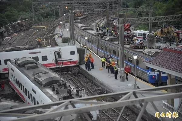 普悠瑪司機說話了！坦承親手「關掉保護系統」最後失速翻車　想救乘客卻釀禍：有經過同意