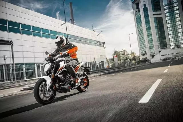 KTM 250 DUKE即將上市,黃金排量段的進口車多了選擇!