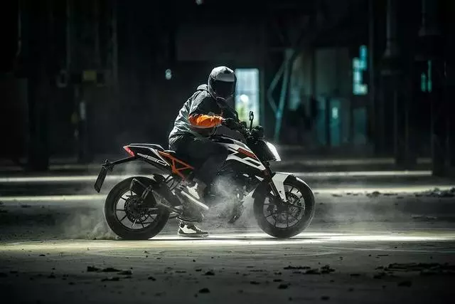 KTM 250 DUKE即將上市,黃金排量段的進口車多了選擇!