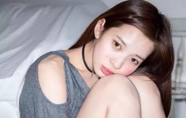 老婆在醫院照顧母親,我帶情人去唱歌,收到老婆視頻,如遭電擊!