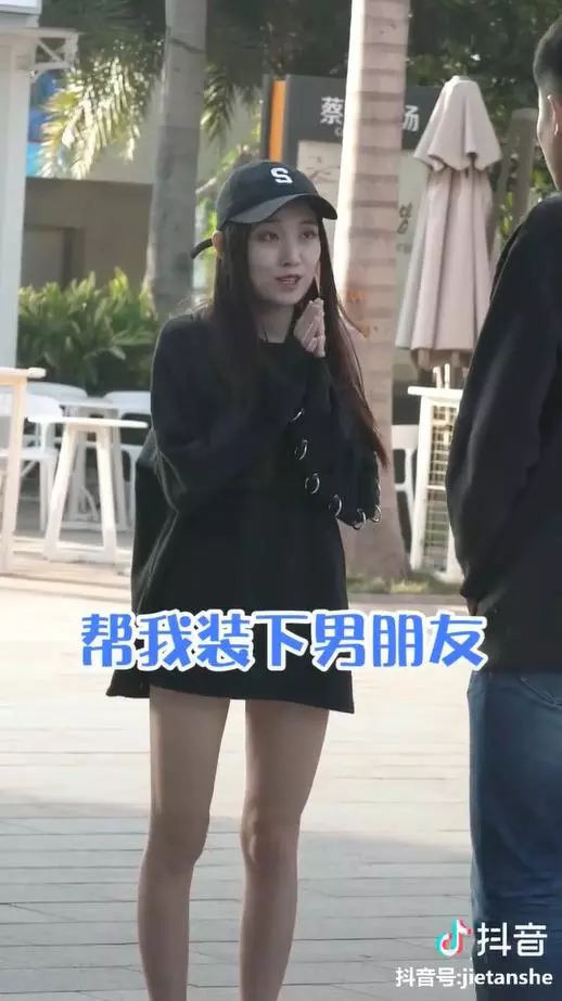 正妹偶遇前男友「隨手攔路人」:假裝我男友好嗎? 男路人「硬著頭皮PK前男友」結局超暖❤