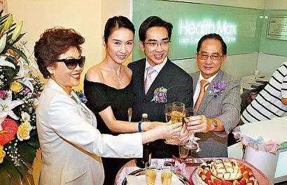 黎姿宣布弟弟癱瘓11年後終於站起來,當年她為籌醫藥費息影嫁人!