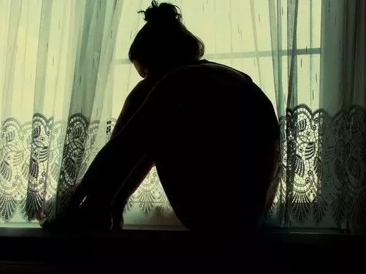 妹妹肚子「變大」,我爸逼我把老公讓給她,兩年後我讓他們痛不欲生!