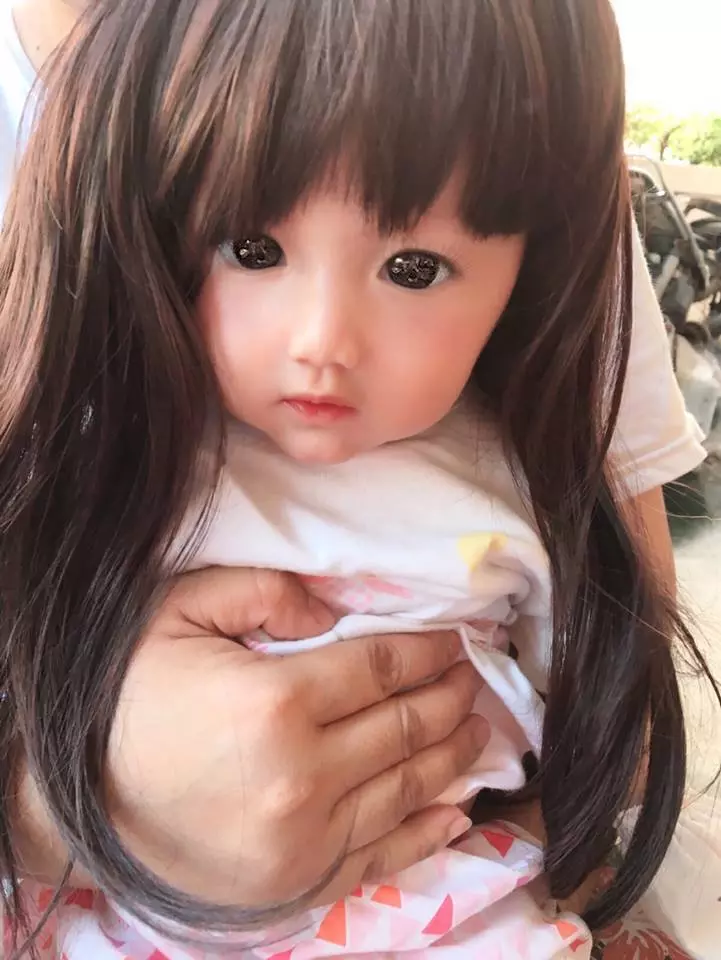東方芭比!1歲女童「高顏直逆天美貌」竄紅 母親曝光出生時秘密