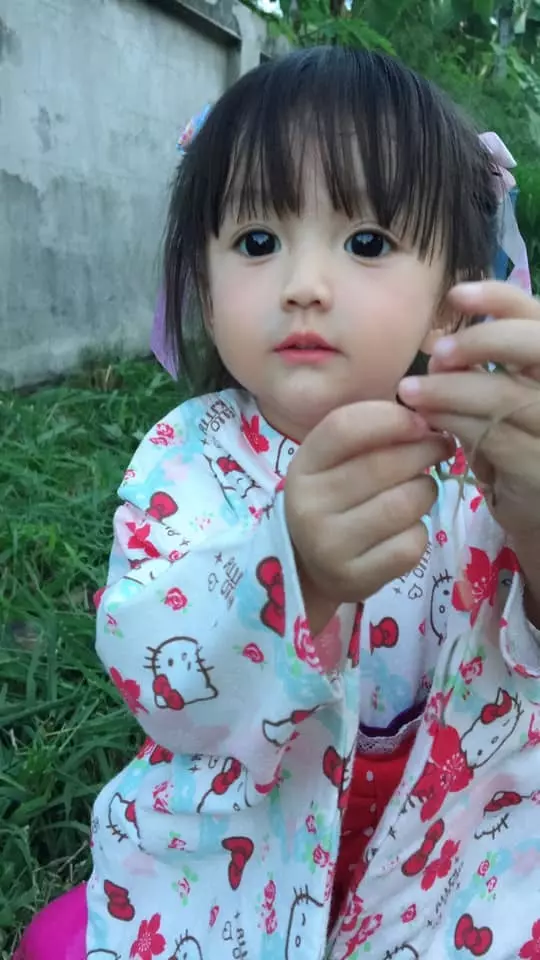 東方芭比!1歲女童「高顏直逆天美貌」竄紅 母親曝光出生時秘密