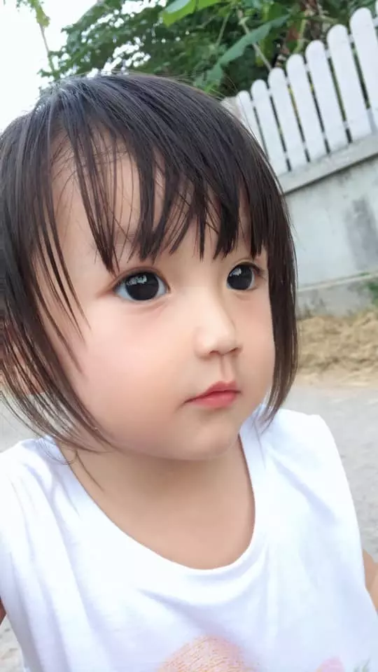 東方芭比!1歲女童「高顏直逆天美貌」竄紅 母親曝光出生時秘密