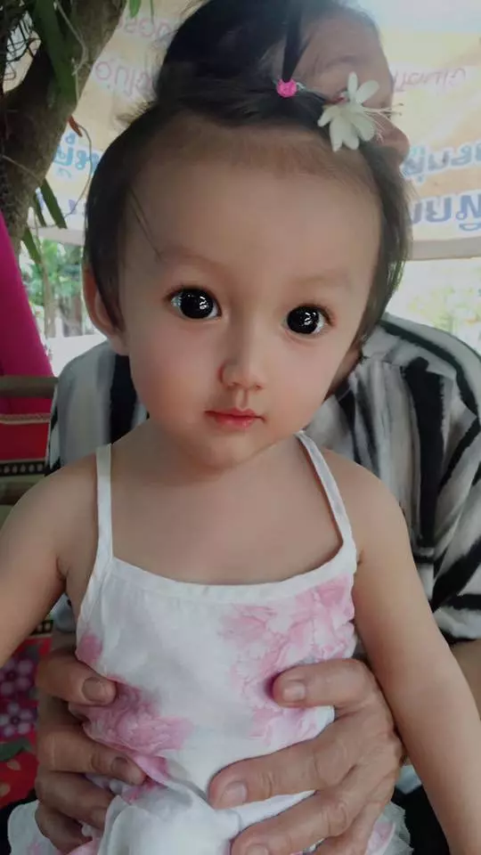 東方芭比!1歲女童「高顏直逆天美貌」竄紅 母親曝光出生時秘密