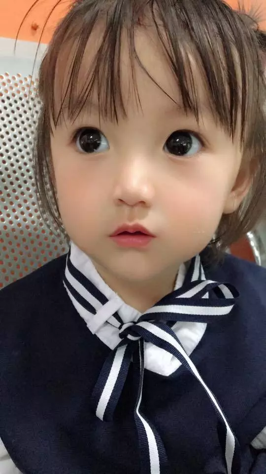 東方芭比!1歲女童「高顏直逆天美貌」竄紅 母親曝光出生時秘密