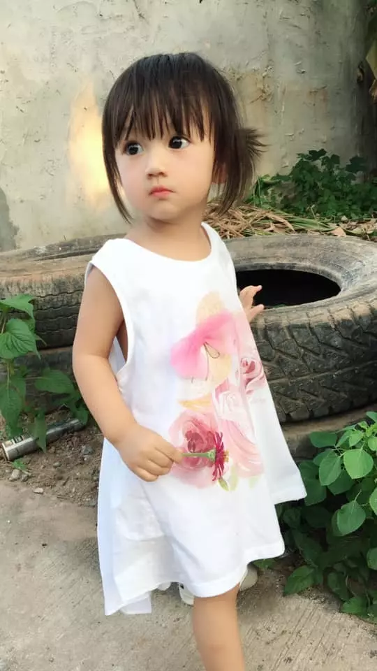 東方芭比!1歲女童「高顏直逆天美貌」竄紅 母親曝光出生時秘密