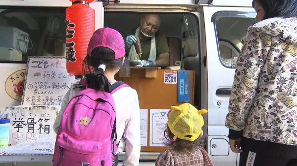 日本暖大叔 「無聲投幣箱」賣章魚燒