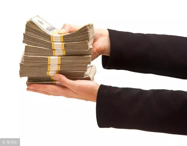 老婆:你爸借我25萬5年一分不還,我還不能問?我們離婚吧