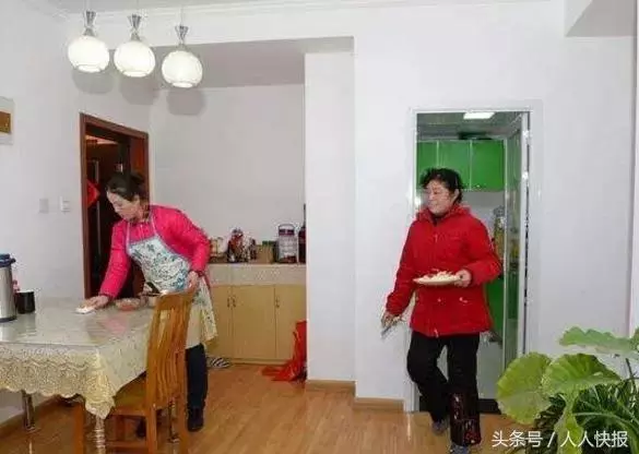 房子拆遷後,公婆把錢都給了小姑子,我們的好運卻突然來了