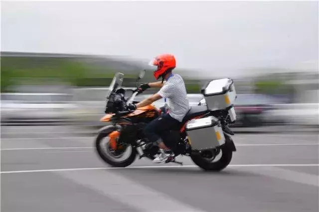 試駕報告:賽科龍RX3S雙缸休旅車,對菜鳥新手十分友好