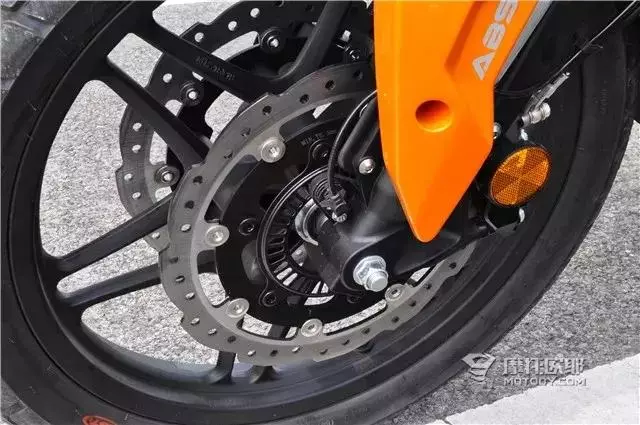 試駕報告:賽科龍RX3S雙缸休旅車,對菜鳥新手十分友好