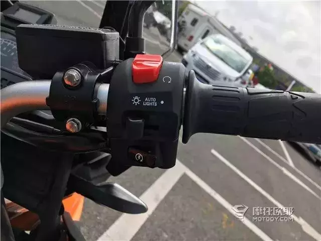 試駕報告:賽科龍RX3S雙缸休旅車,對菜鳥新手十分友好