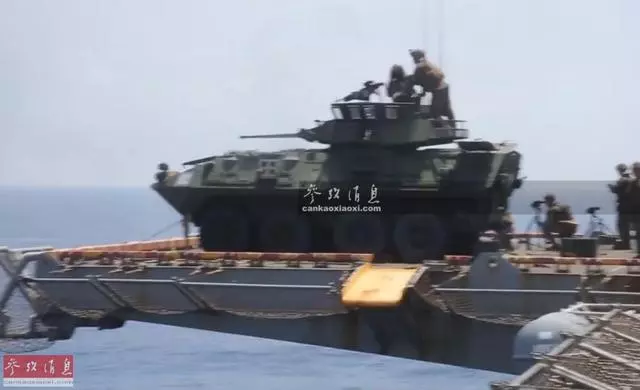 進港被拒改道南海惹事!美戰車上艦打靶