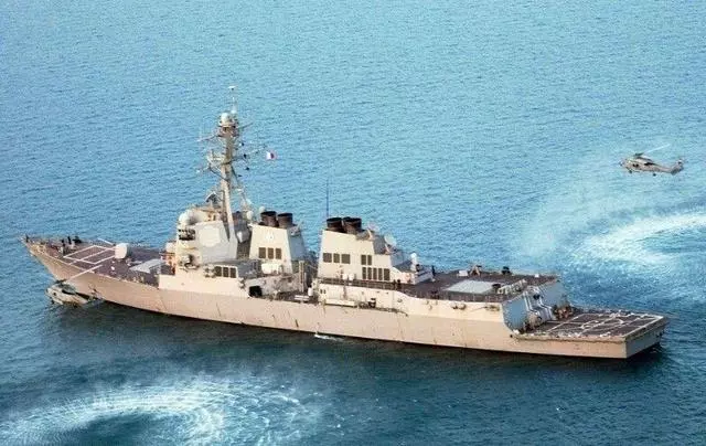 美艦越過紅線,由南向北橫穿我國海峽,我軍多艘戰艦出動全程圍觀
