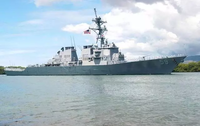 美艦越過紅線,由南向北橫穿我國海峽,我軍多艘戰艦出動全程圍觀