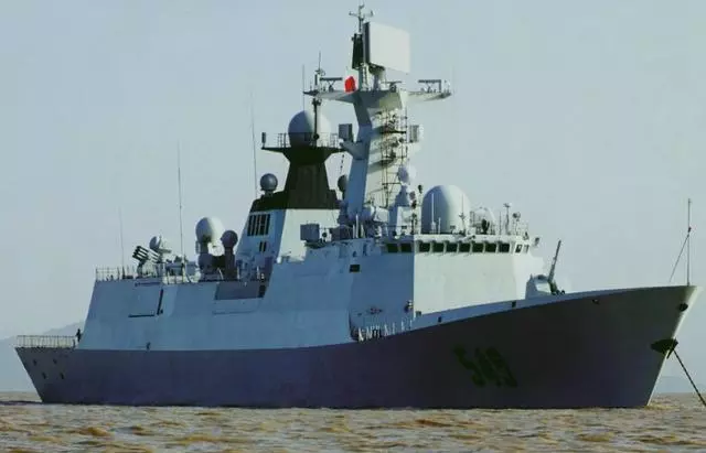 美艦越過紅線,由南向北橫穿我國海峽,我軍多艘戰艦出動全程圍觀