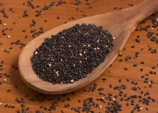 膝蓋疼痛難忍?黑芝麻+1物,根治滑膜炎,腰腿疼痛「不藥而愈」