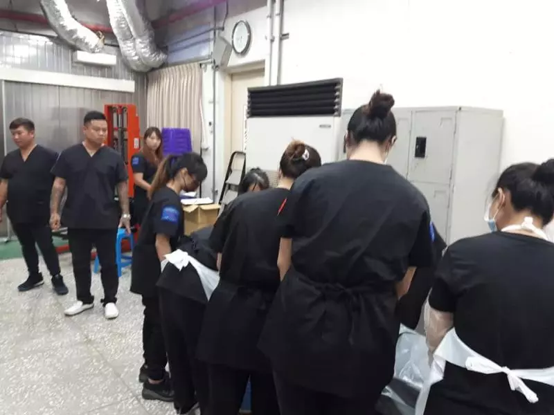全台37遺體修復師「義務修復普悠瑪亡者」!兩天兩夜沒睡,修復師凌晨「累癱睡長椅」!