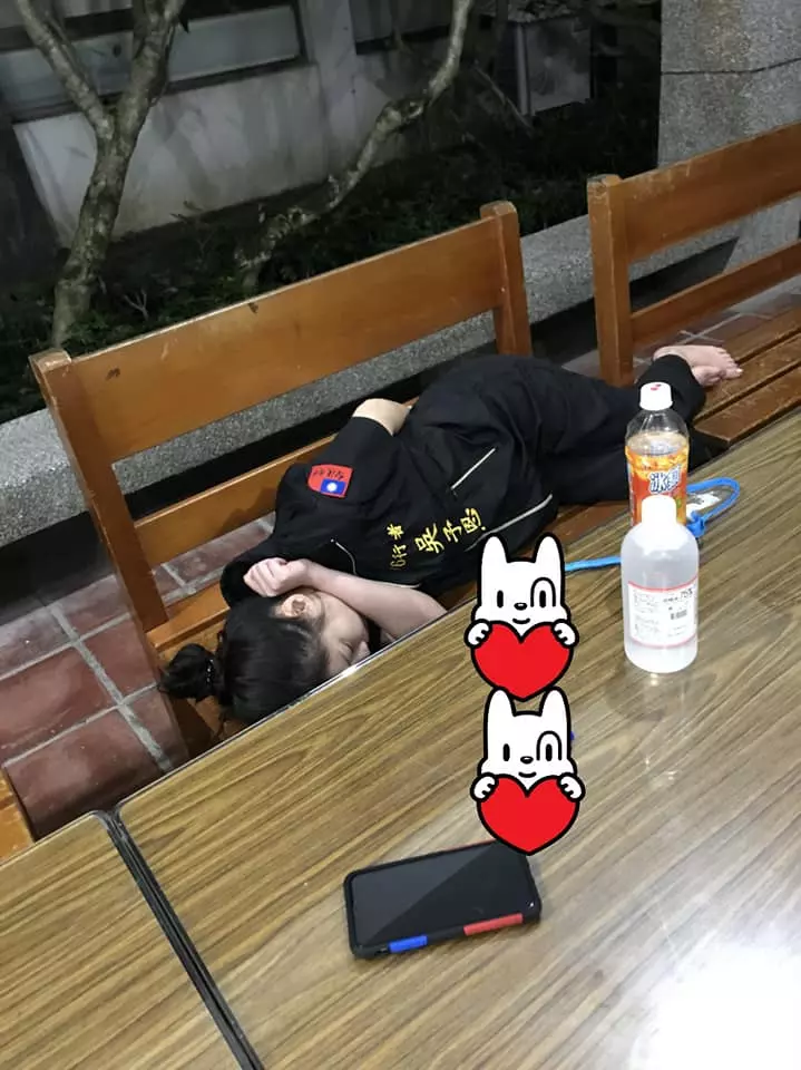 全台37遺體修復師「義務修復普悠瑪亡者」!兩天兩夜沒睡,修復師凌晨「累癱睡長椅」!