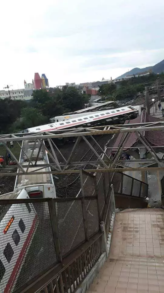 玩命列車?台鐵普悠瑪被死神攔截前的「內部2封簡訊」曝光!美女主播怒嗆:只是駕駛的責任嗎?
