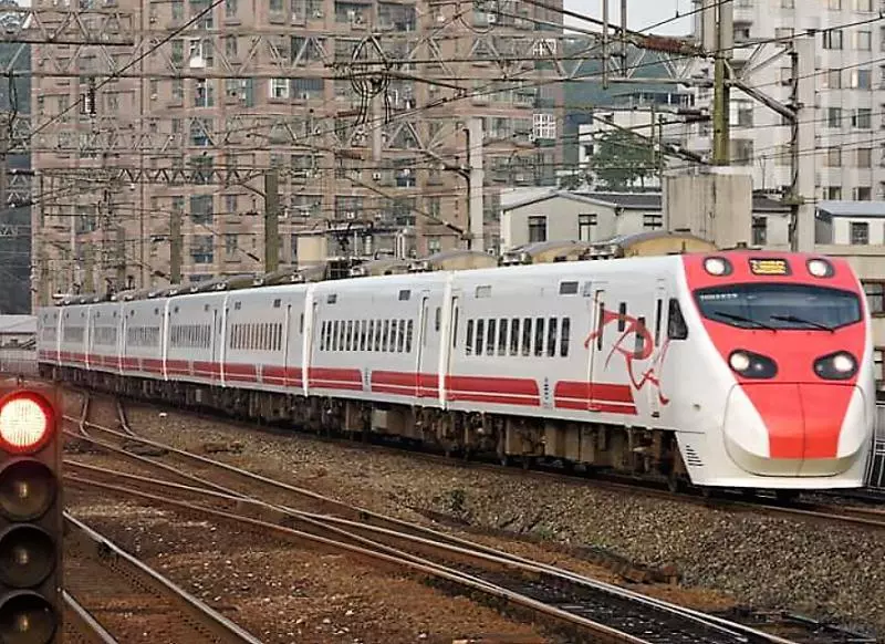 玩命列車?台鐵普悠瑪被死神攔截前的「內部2封簡訊」曝光!美女主播怒嗆:只是駕駛的責任嗎?