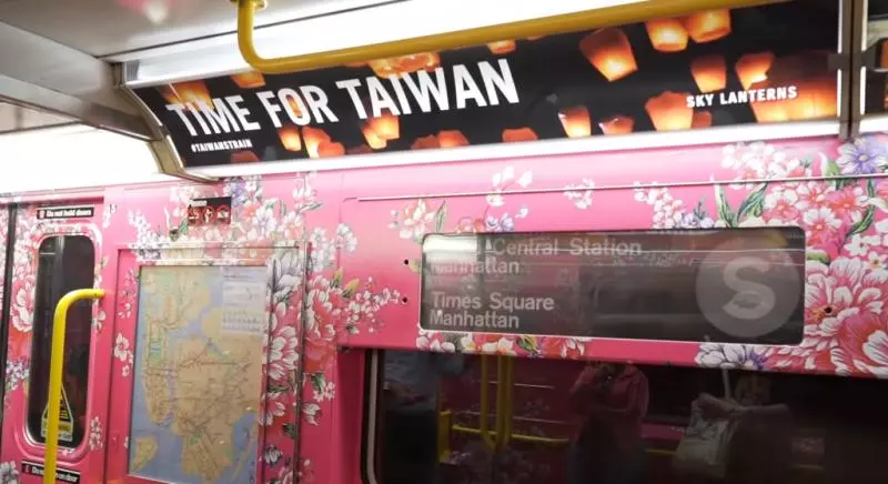 紐約地鐵出現「台灣列車」!「原住民、客家花布、離島、阿里山」彩繪讓美國乘客心動:好想去台灣!