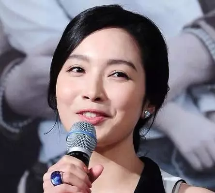 她結婚13天,被丈夫砍掉手指,懷孕被踢肚子,十五周孩子被踢掉!