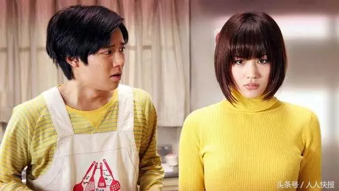 婚後和老婆回老家看媽,中午媽讓她去買菜,妻子回來後媽勸我離婚