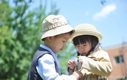 離婚時,我分了4萬塊,帶兒子回娘家,廚房聽到對話,我紅了眼眶