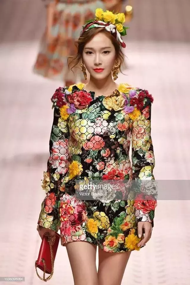 從亞洲最美面孔到最會賺錢的女總裁,29歲的她成了真正的白富美