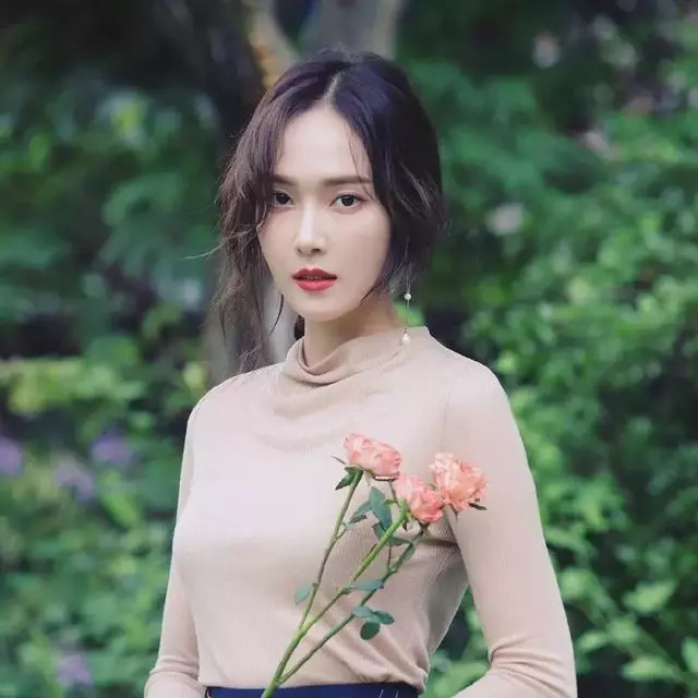 從亞洲最美面孔到最會賺錢的女總裁,29歲的她成了真正的白富美