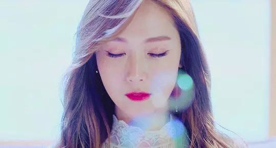 從亞洲最美面孔到最會賺錢的女總裁,29歲的她成了真正的白富美