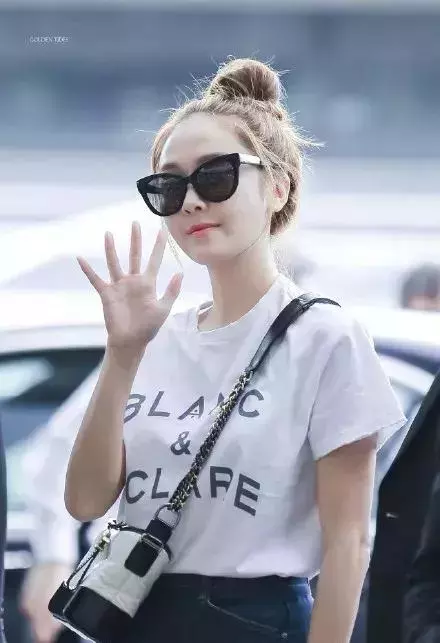 從亞洲最美面孔到最會賺錢的女總裁,29歲的她成了真正的白富美