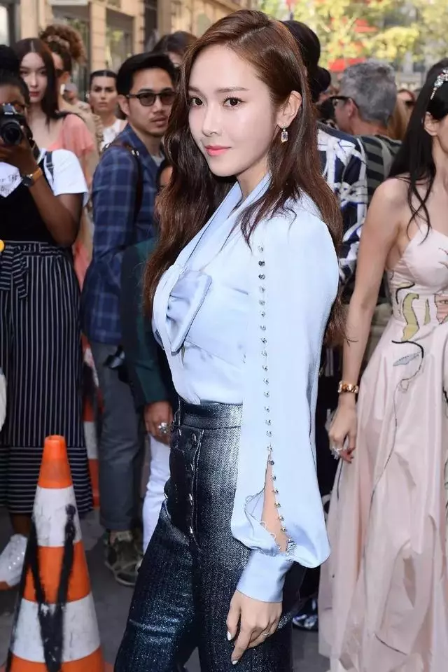 從亞洲最美面孔到最會賺錢的女總裁,29歲的她成了真正的白富美