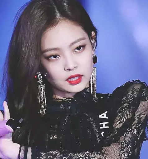娃娃臉貓眼女愛豆Jennie:明明可以靠顏值,卻偏要靠實力