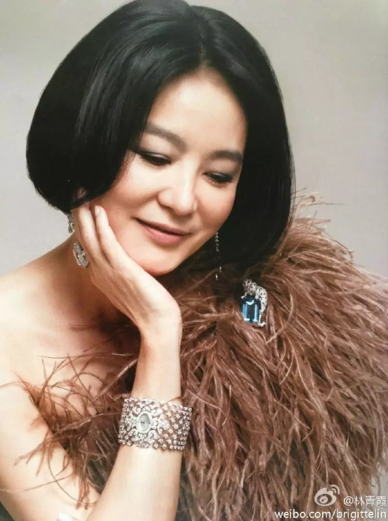 女神上了年紀,老態藏不住,唯獨她快要70還被叫「娃娃」