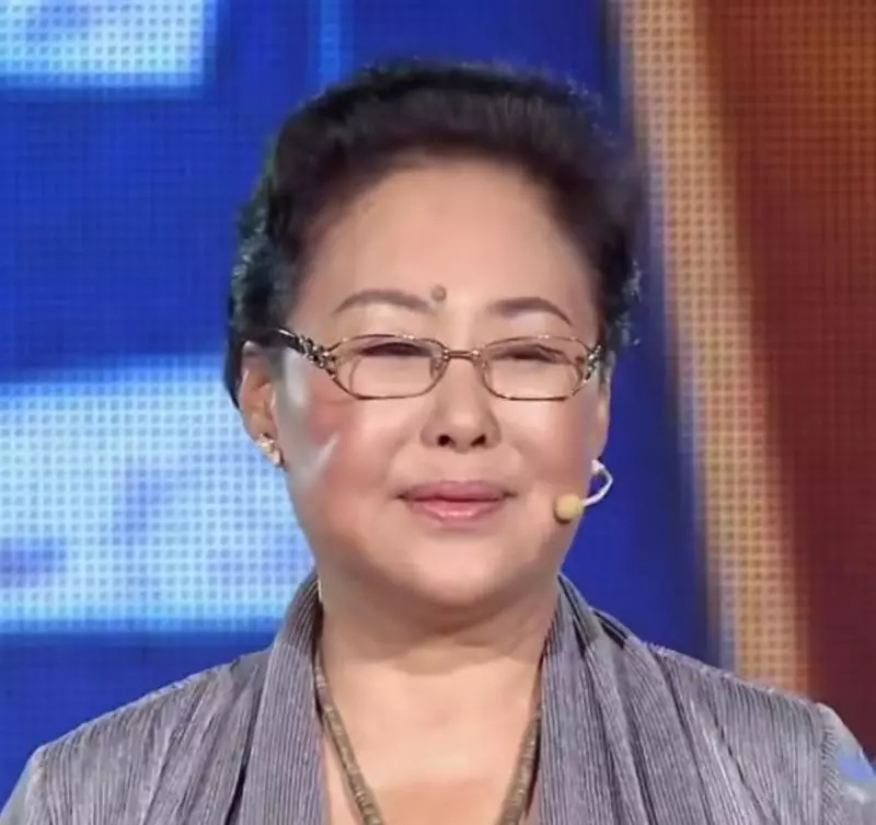 女神上了年紀,老態藏不住,唯獨她快要70還被叫「娃娃」