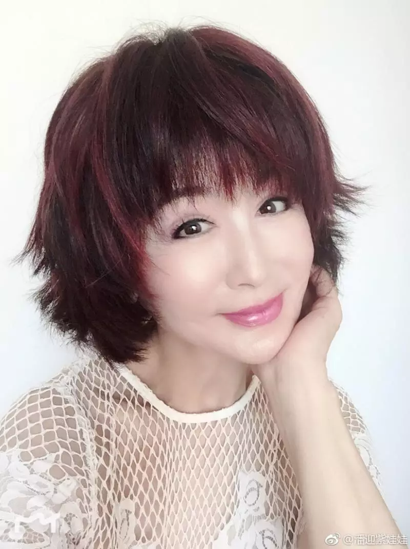 女神上了年紀,老態藏不住,唯獨她快要70還被叫「娃娃」