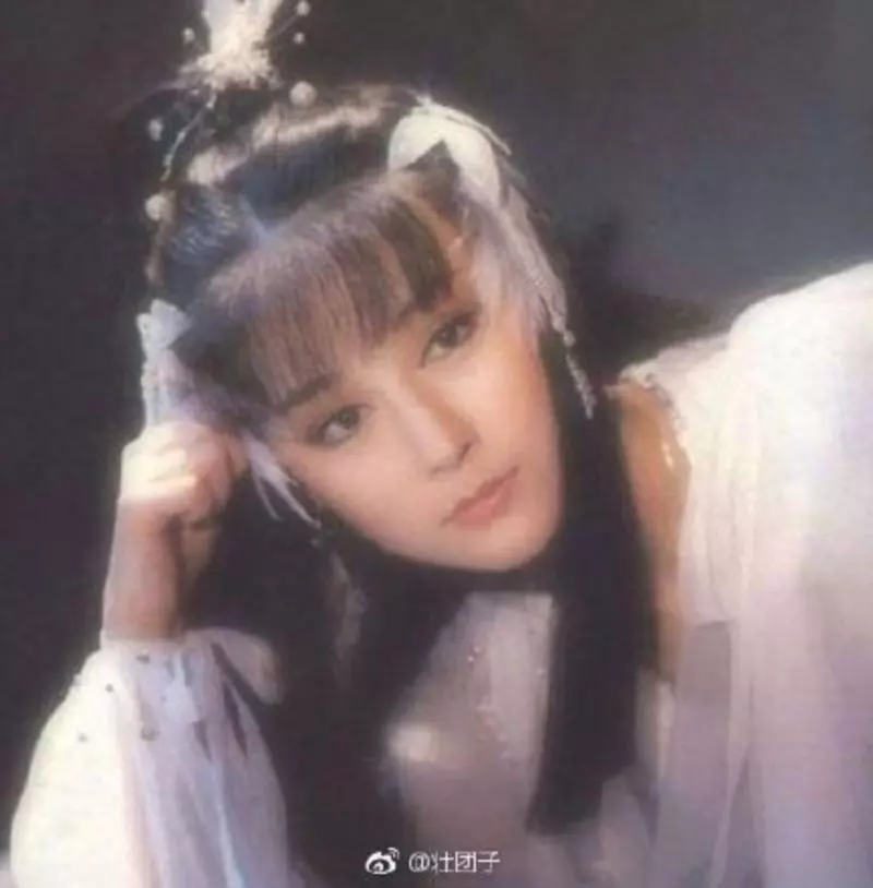 女神上了年紀,老態藏不住,唯獨她快要70還被叫「娃娃」