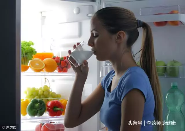 晚上喝牛奶好不好?這3類人不宜晚上喝牛奶,快來了解吧