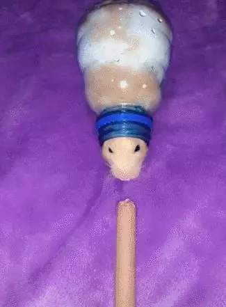倉鼠被主人美食引誘,可就是吃不到,倉鼠氣得