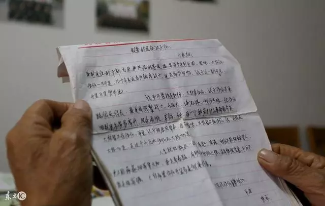 老人去世,兩不孝兒為爭老房子大打出手,一本房產證讓他們傻了眼