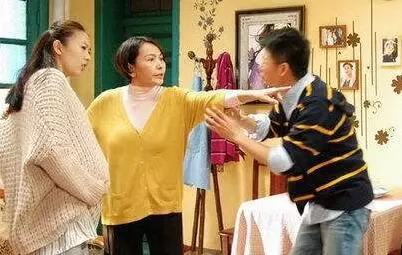 小叔子結婚我和老公高興回家,看到新房我大鬧婚禮